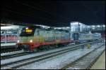 br183---es64-u4/245455/183-001-7-vbg-175-jahre-deutsche 183 001-7 (VBG) '175 Jahre Deutsche Eisenbahn' in Regensburg-Hbf am 6.12.2012. 
