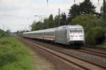 Personenwagen/209421/die-101-028-5-in-der-sonderbemalung Die 101 028-5 in der Sonderbemalung 800 Jahre Anhalt fhrt gerade durch Angermund am 13.05.2012