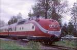 Personenwagen/209590/der-vt601-601-010-2-auf-der Der VT601 601 010-2 auf der Vennbahn in Roetgen im Mai 1997.